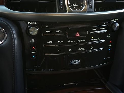 Used 2017 Lexus LX 570 4WD image 17