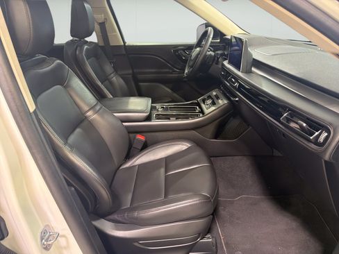 Used 2023 Lincoln Aviator 2WD w/ Premium Package image 12