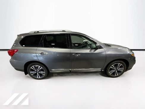 Used 2019 Nissan Pathfinder Platinum AWD/4WD image 4