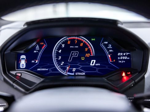 Used 2022 Lamborghini Huracan EVO RWD image 37