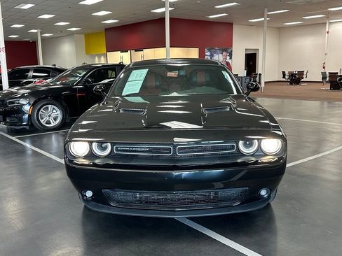 Used 2018 Dodge Challenger SXT Plus image 10
