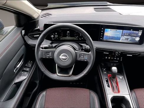 Certified 2025 Nissan Kicks SR w/ Interior Electronics Package image 5