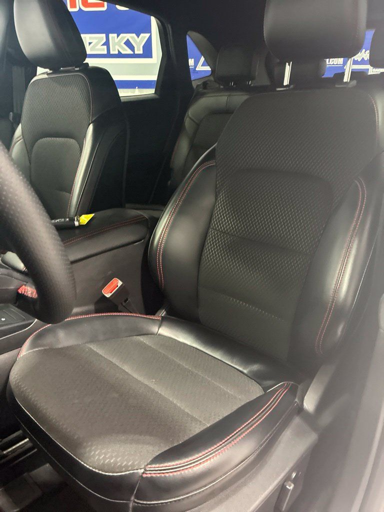 Used 2025 Ford Escape ST-Line FWD image 14