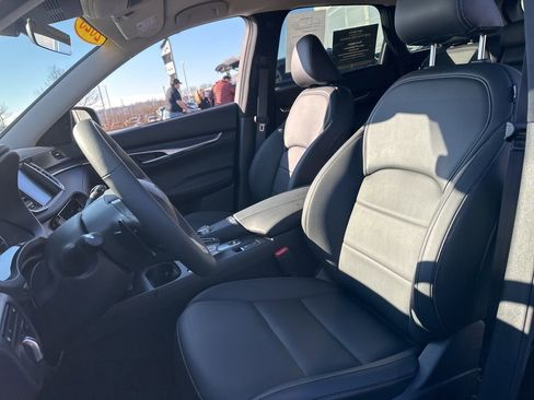 Certified 2025 INFINITI QX50 Pure image 38