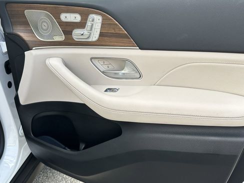 Used 2025 Mercedes-Benz GLE 450e 4MATIC image 16