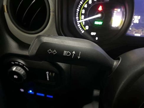 Used 2024 Jeep Wrangler Unlimited AWD/4WD image 32