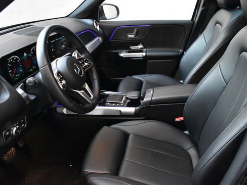 Used 2023 Mercedes-Benz EQB 300 4MATIC image 21