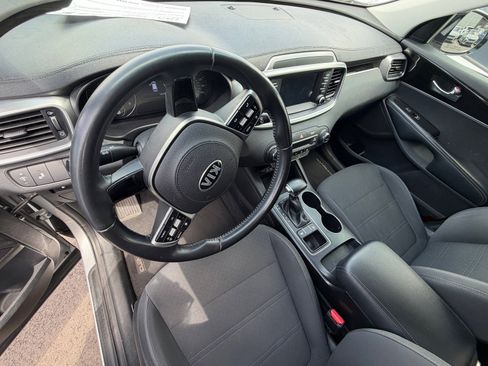 Used 2019 Kia Sorento S FWD image 6