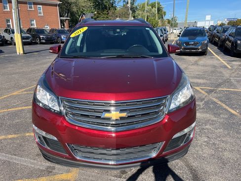 Used 2017 Chevrolet Traverse LT image 2