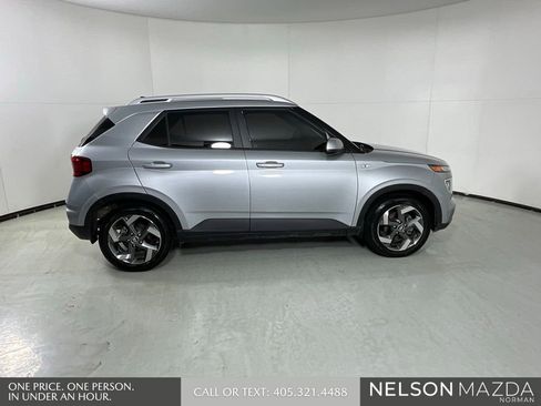 Used 2021 Hyundai Venue SEL image 8