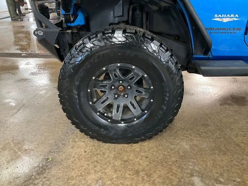 Used 2014 Jeep Wrangler Unlimited Sahara w/ Dual Top Group image 11