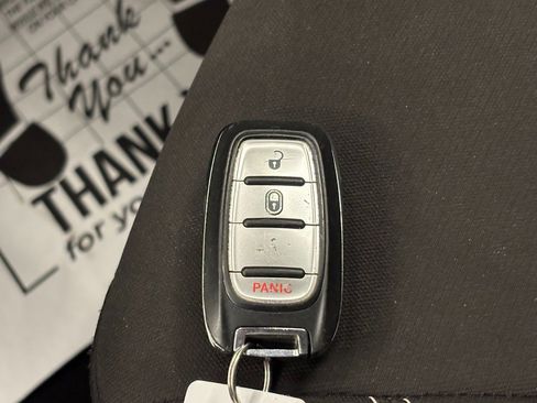 Used 2020 Chrysler Voyager L image 16