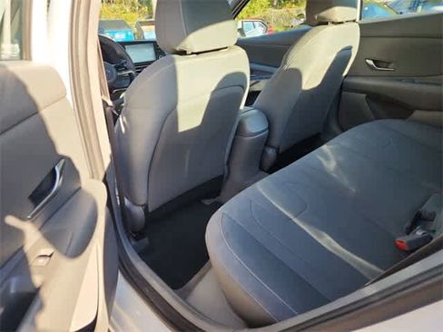 Used 2022 Hyundai Elantra SEL w/ Cargo Package image 16