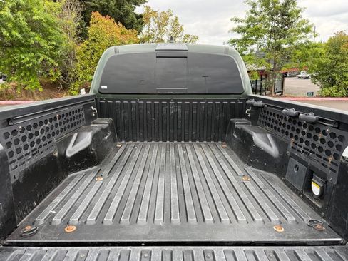 Used 2021 Toyota Tacoma TRD Off-Road AWD/4WD image 10