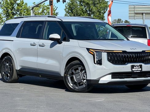 New 2026 Kia Carnival EX FWD image 2