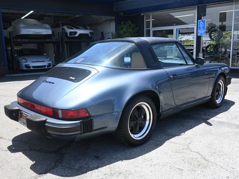 Used 1987 Porsche 911 Carrera RWD image 16