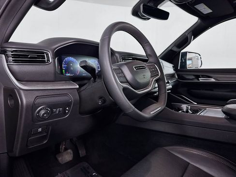 Used 2024 Jeep Wagoneer Series III image 12