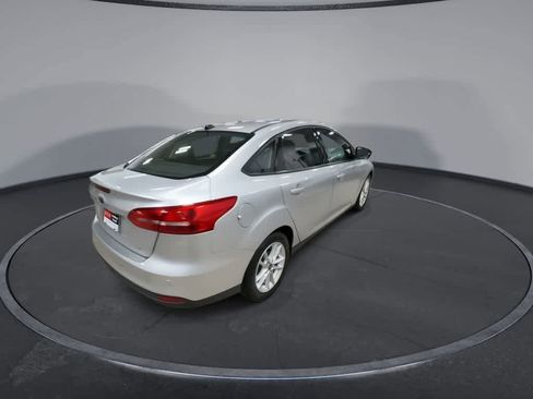 Used 2016 Ford Focus SE w/ SE Power Seat Package image 8