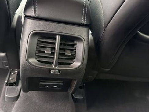 Used 2019 Jeep Cherokee Latitude Plus w/ Cold Weather Group image 18