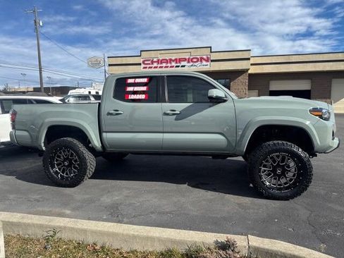 Used 2022 Toyota Tacoma TRD Sport w/ TRD Premium Sport Package image 6