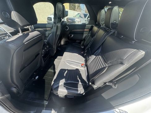 Used 2017 Land Rover Discovery HSE image 23