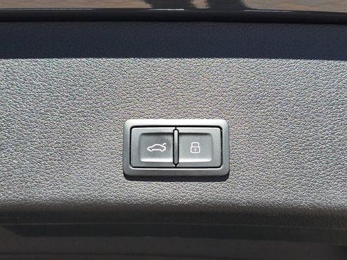 Used 2023 Audi e-tron Premium w/ Convenience Plus Package AWD/4WD image 16