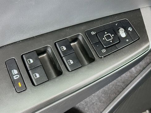 Used 2023 Kia EV6 Light image 15