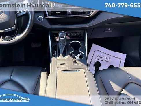 Used 2021 Toyota Highlander XLE AWD/4WD image 13