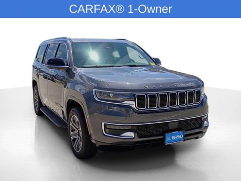 Used 2023 Jeep Wagoneer 4WD w/ Premium Group I image 3