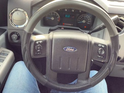 Used 2015 Ford F250 XLT w/ Snow Plow Prep Package image 10