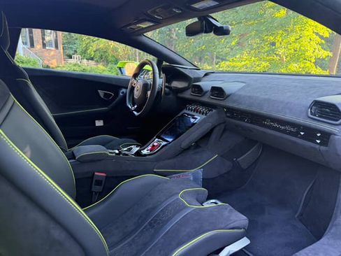 Used 2024 Lamborghini Huracan Sterrato image 10