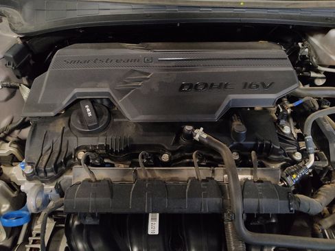 Used 2025 Hyundai Elantra SEL FWD image 30