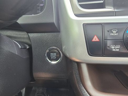 Used 2019 Toyota Highlander XLE AWD/4WD image 28