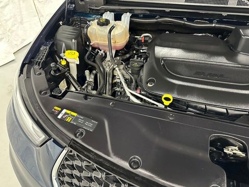 Used 2023 Chrysler Pacifica Touring-L image 65