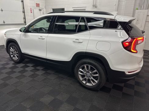 Used 2024 GMC Terrain SLT image 7