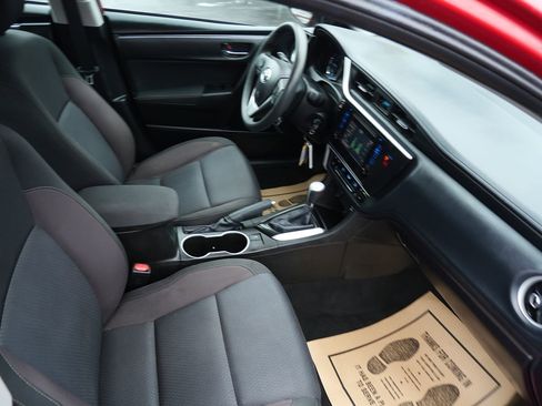 Used 2018 Toyota Corolla LE image 27