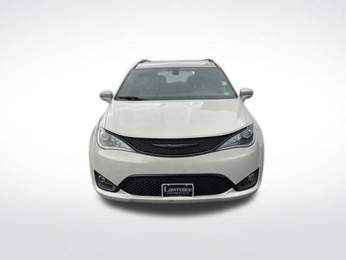 Used 2019 Chrysler Pacifica Limited w/ S Appearance Package FWD image 2