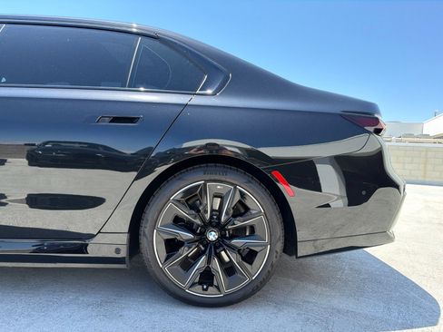 Certified 2023 BMW i7 xDrive60 w/ Executive Package 2 AWD/4WD image 5