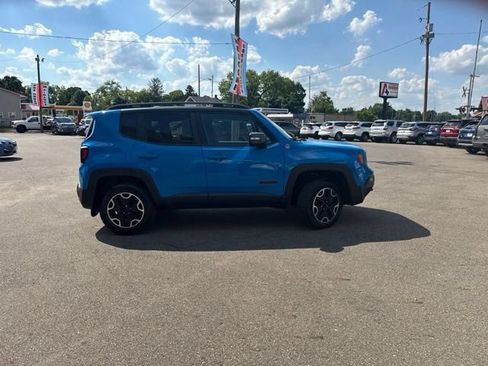 Used 2015 Jeep Renegade Trailhawk w/ Popular Equipment Group AWD/4WD image 2