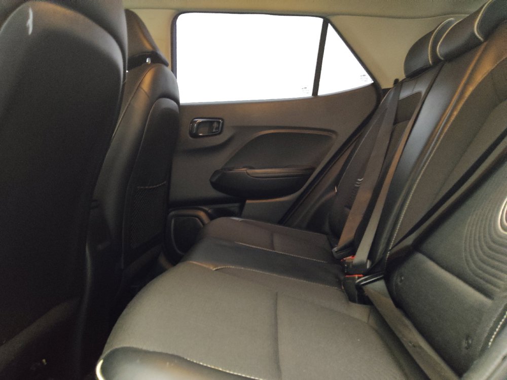 Used 2022 Hyundai Venue Limited FWD image 18