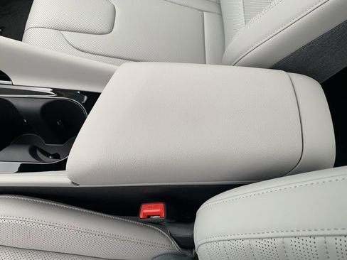 New 2025 Hyundai Elantra Limited image 22