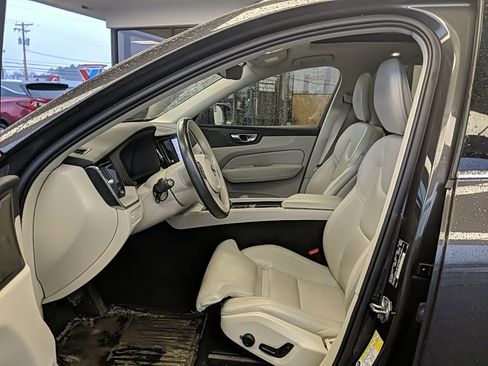 Used 2022 Volvo XC60 B5 Inscription w/ Advanced Package image 13