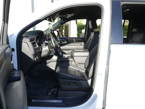 Used 2023 Chevrolet Suburban Premier RWD image 17