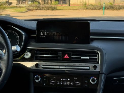 Used 2025 Genesis G70 2.5T image 17