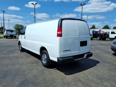 Used 2018 Chevrolet Express 3500 Extended w/ Driver Convenience Package RWD image 7