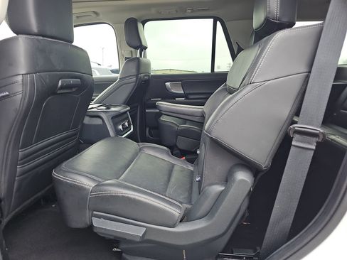 Used 2025 Ford Expedition Platinum image 13