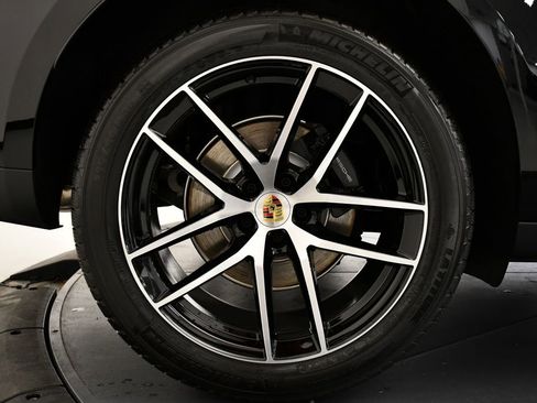 Used 2025 Porsche Macan Turbo image 18