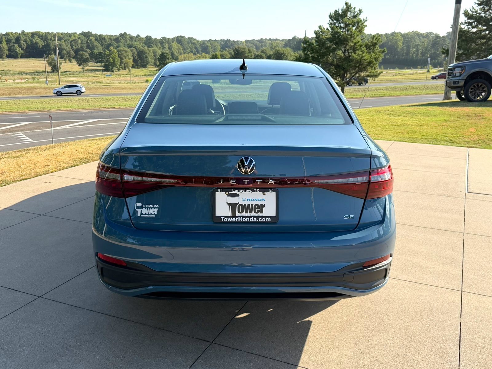 Used 2026 Volkswagen Jetta SE FWD image 5