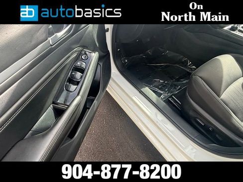 Used 2023 Nissan Altima 2.5 SV w/ SV Premium Package FWD image 21