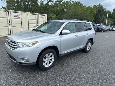 Used 2012 Toyota Highlander FWD w/ Tech Pkg image 1